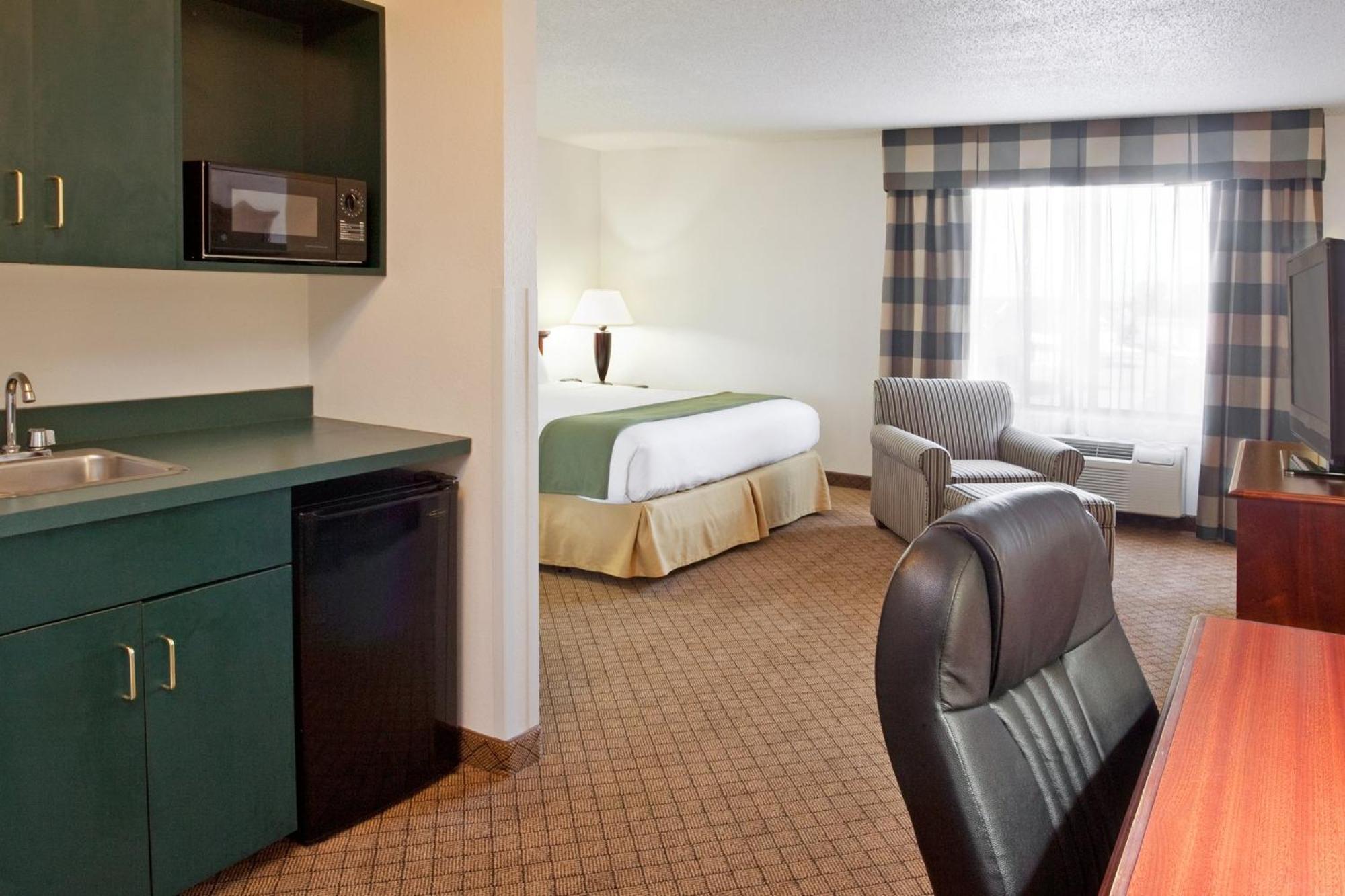 Holiday Inn Express & Suites Alliance By Ihg Exterior foto
