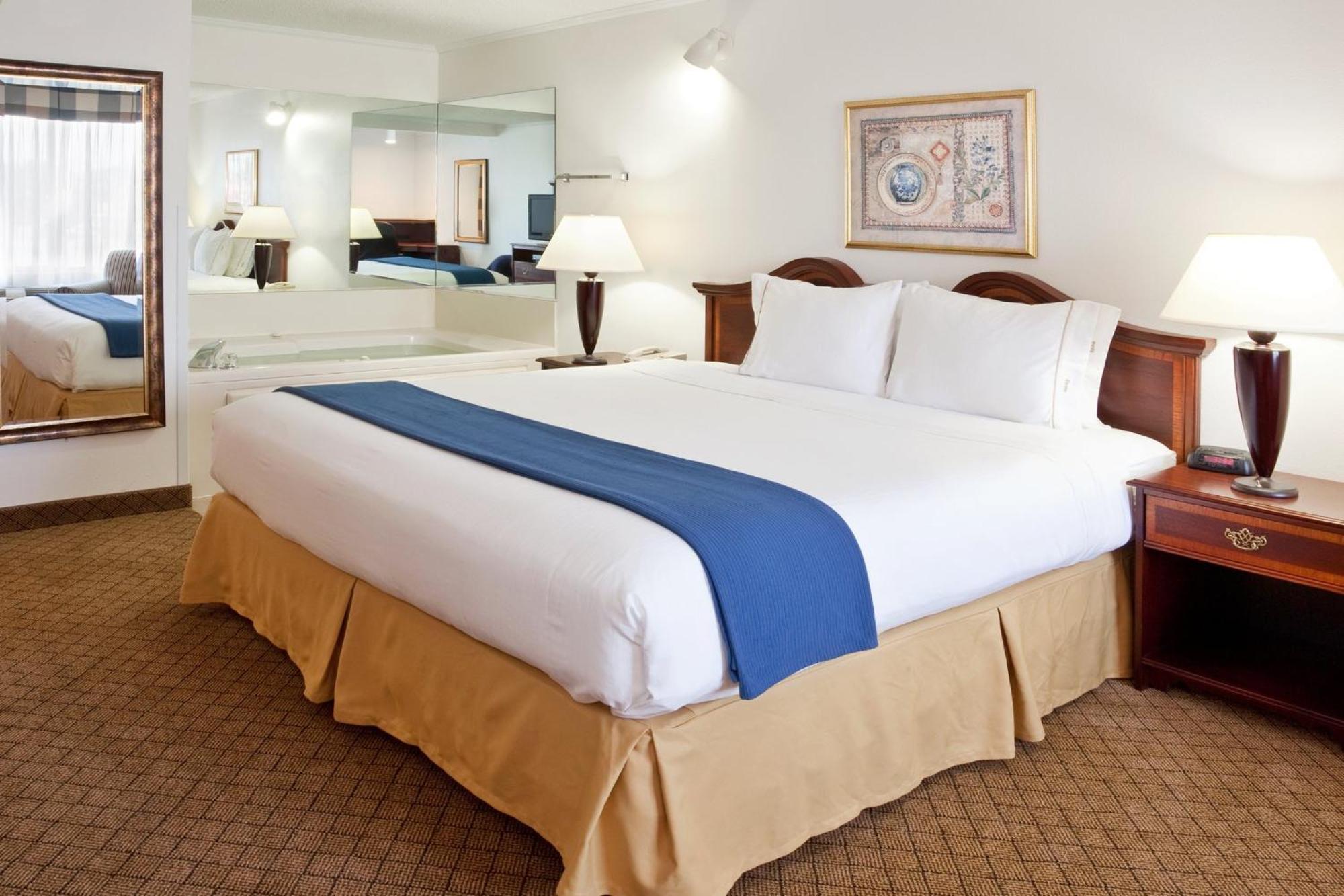 Holiday Inn Express & Suites Alliance By Ihg Exterior foto