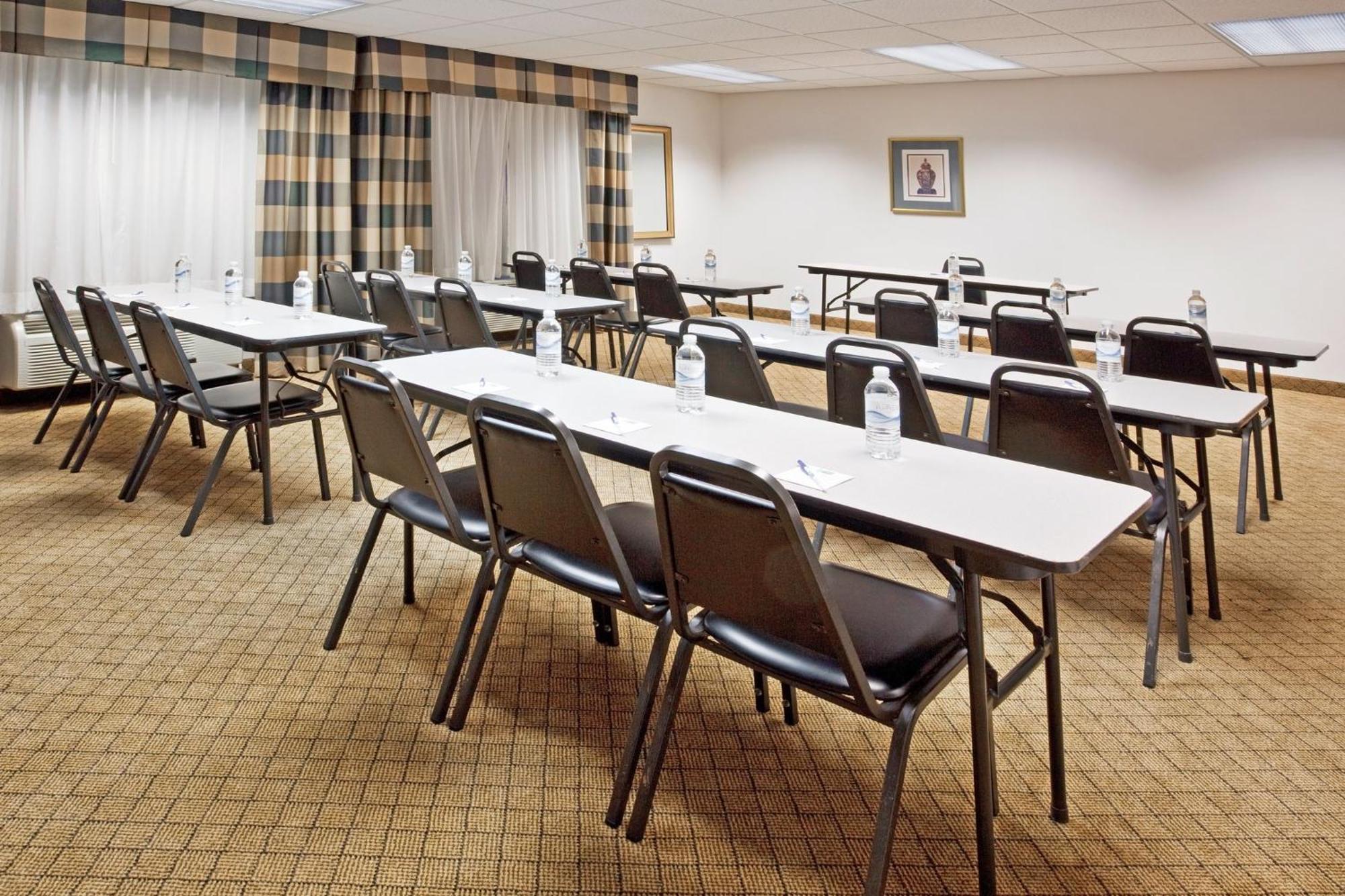 Holiday Inn Express & Suites Alliance By Ihg Exterior foto