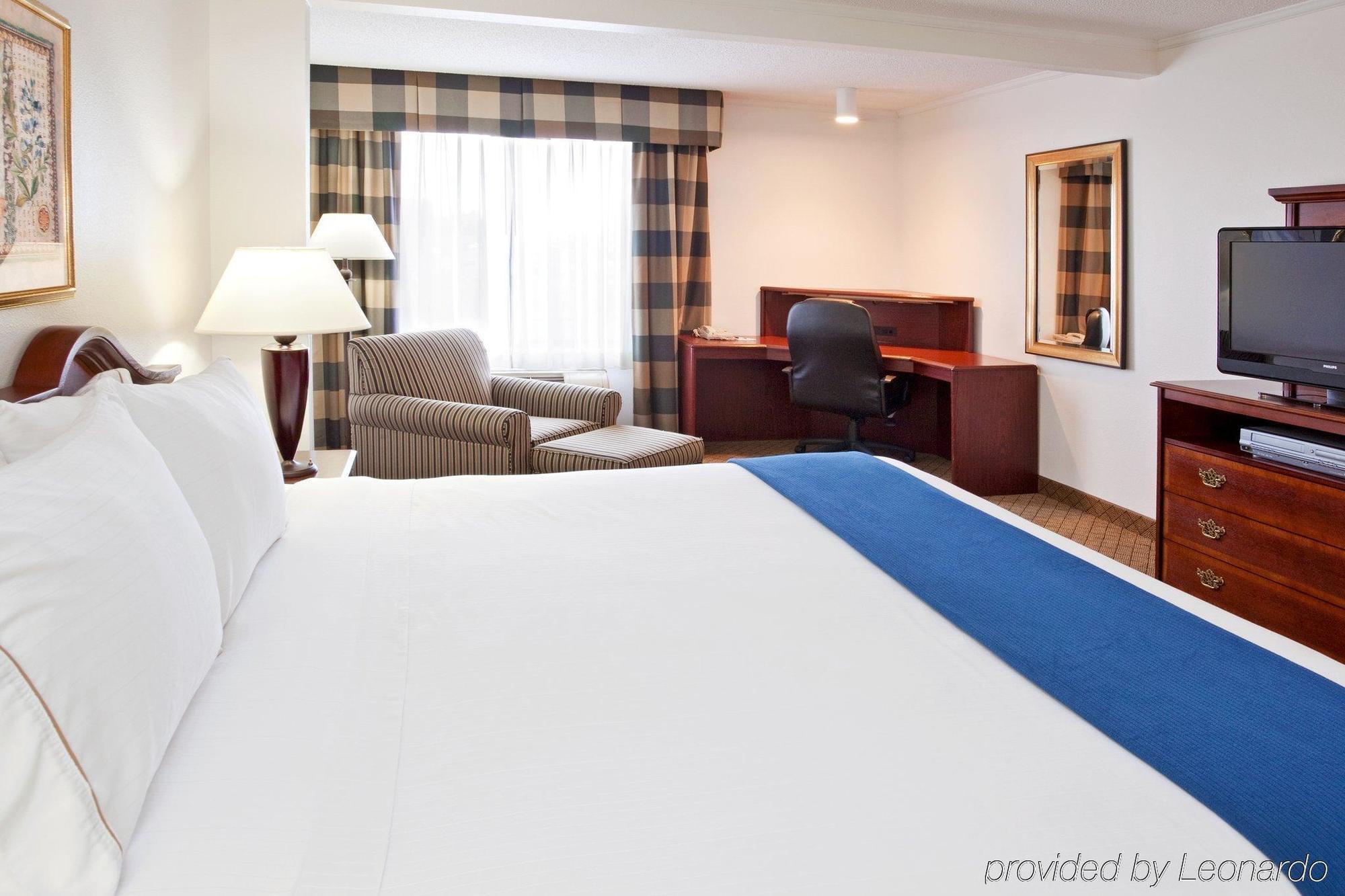 Holiday Inn Express & Suites Alliance By Ihg Zimmer foto